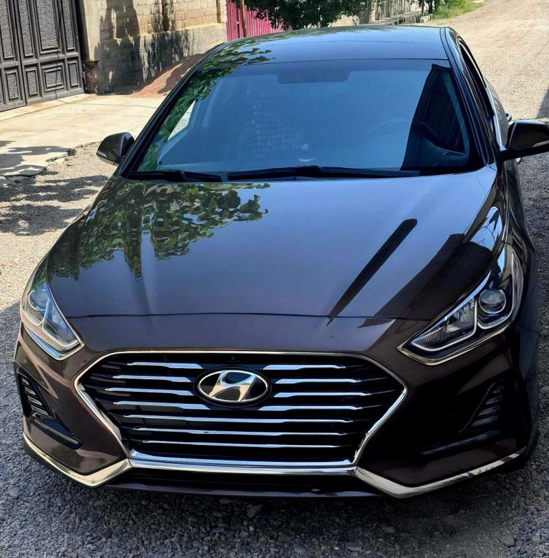 Hyunda Sonata 2019г! 2 поз! 1.6 АТ! 104 тыс км пробега! Чистая!