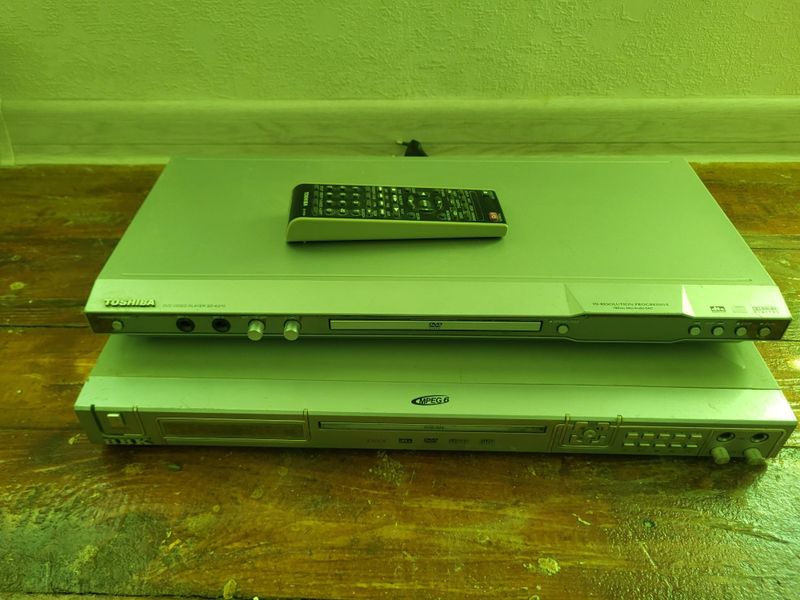 DVD player 2 шт в рабочем состоянии DVD player 2 шт в рабочем состоянии