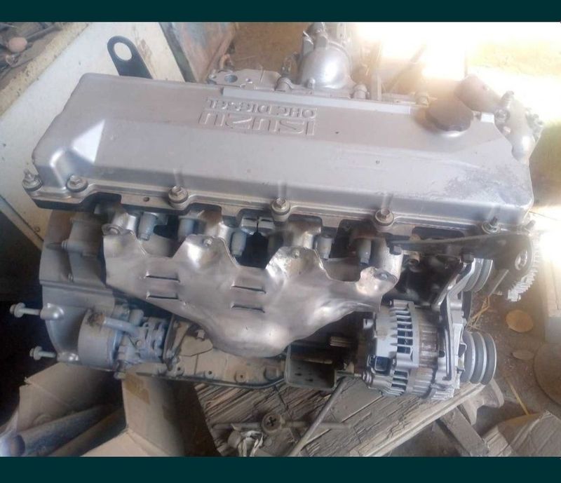 Isuzu avtobus mator sotiladi Isuzu avtobus mator sotiladi