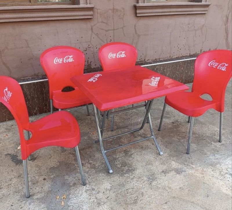 Coca cola Stol stul sotiladi. Huddi rasmdaka. Coca cola Stol stul sotiladi. Huddi rasmdaka.