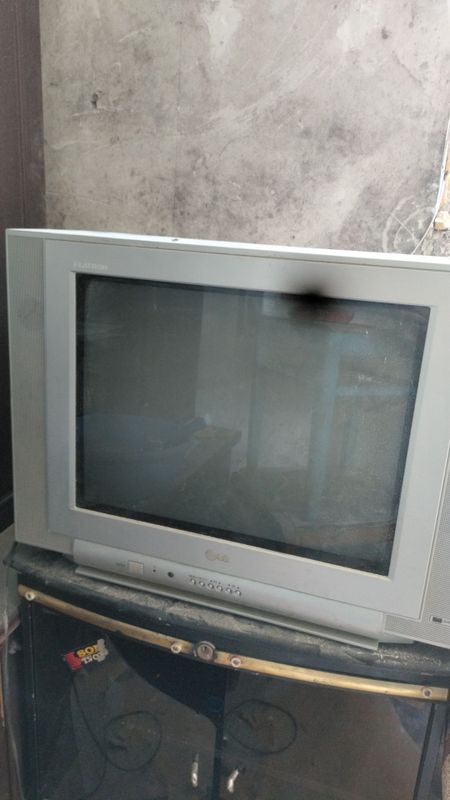 Televizor sotiladi Televizor sotiladi