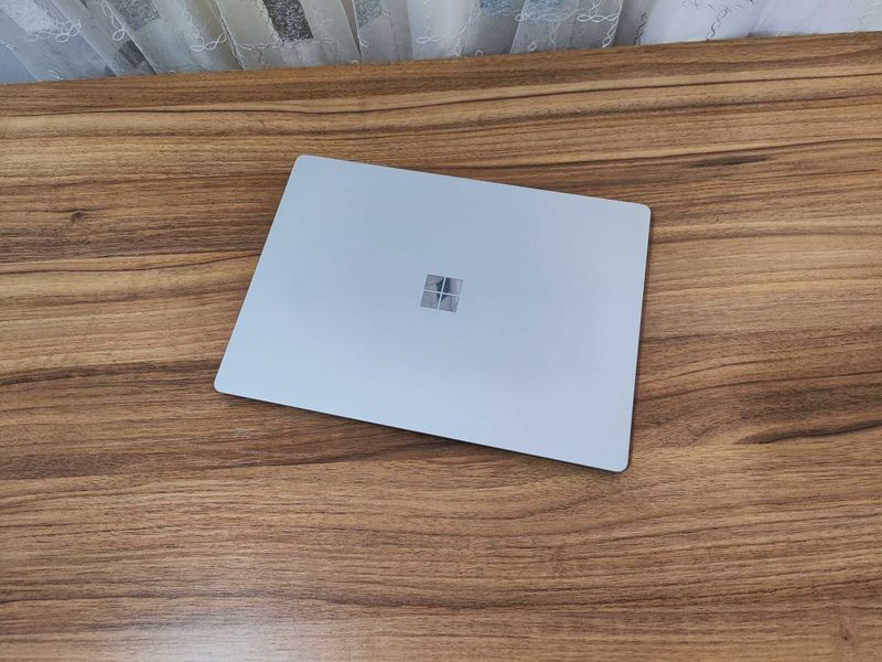 Microsoft Surface Laptop