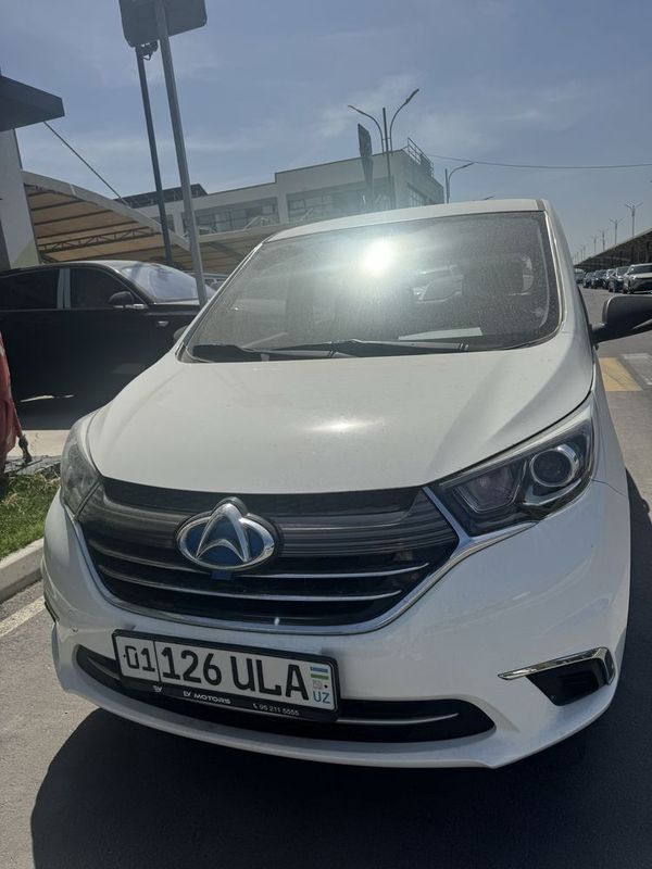Changan 6 kishilik EV Changan 6 kishilik EV