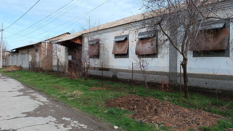 Продается дом 6 соток. В Янгибозаре . Ориентир прокуратура.