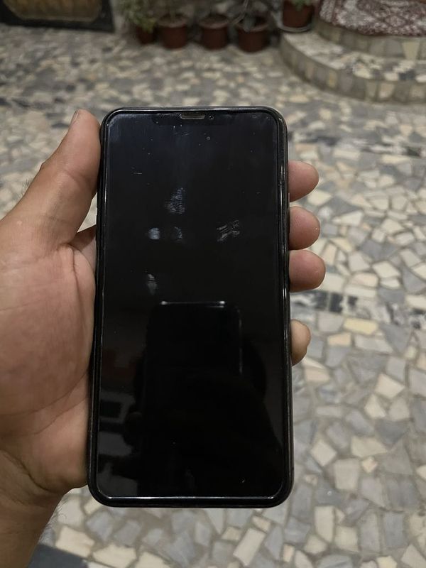 Iphone 11 pro max sotiladi