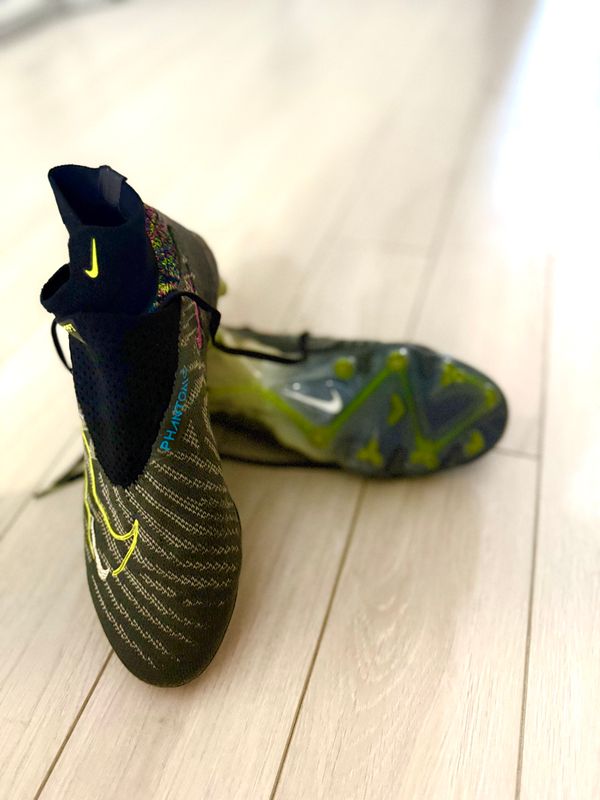ФУТБОЛЬНЫЕ БУТСЫ NIKE PHANTOM ФУТБОЛЬНЫЕ БУТСЫ NIKE PHANTOM