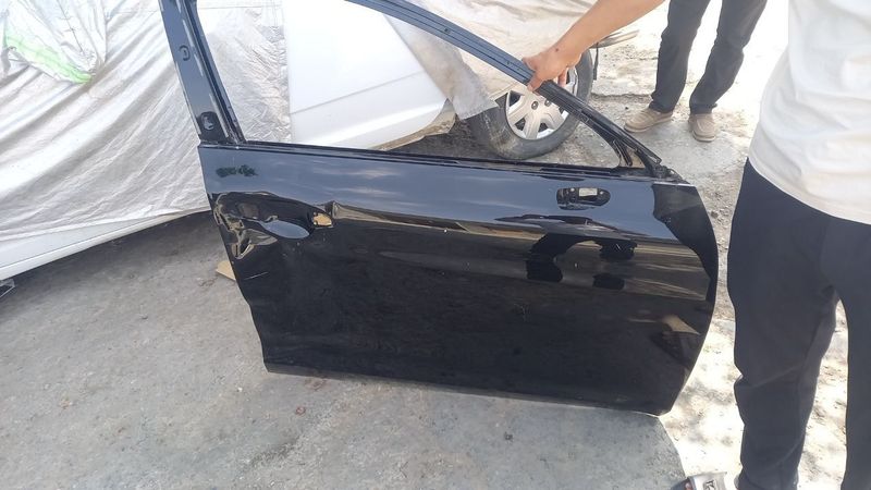 Kia k5 oʻng taraf old eshigi