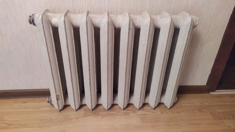 Продам чугунную батарею, 8 секций, размер 0.8х0.58х0.14 Продам чугунную батарею, 8 секций, размер 0.8х0.58х0.14