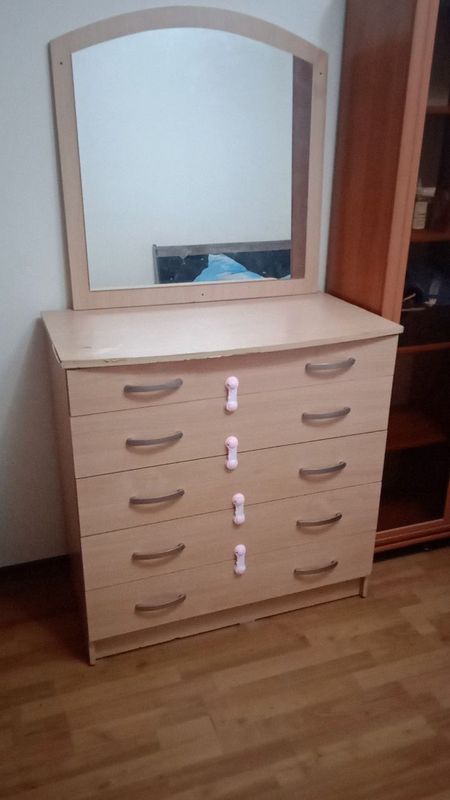 Комод с зеркалом
