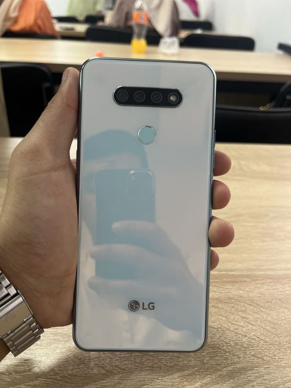 LG sotiladi holati zor tiniq LG sotiladi holati zor tiniq