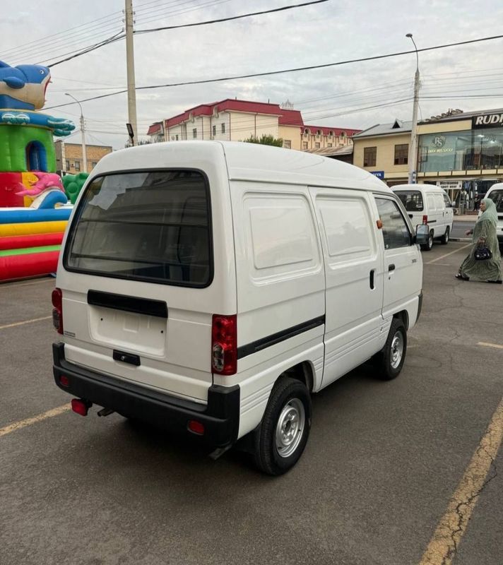 Chevrolet Damas Van