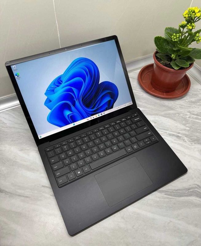 Surface Laptop 4 13.5” 2K IPS Touchscreen I7-1185G7 vPro 16GB /256GB