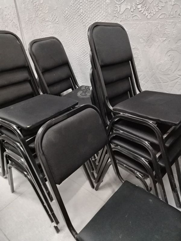 Parta va stullar sotiladi Parta va stullar sotiladi