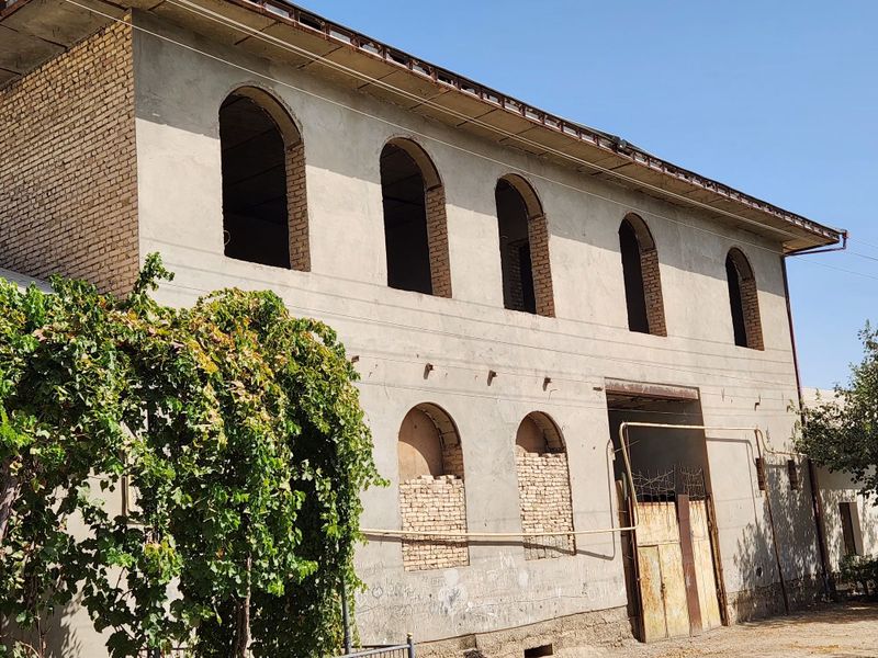Hovli sotiladi juda yaxshi qurilgan Hovli sotiladi juda yaxshi qurilgan