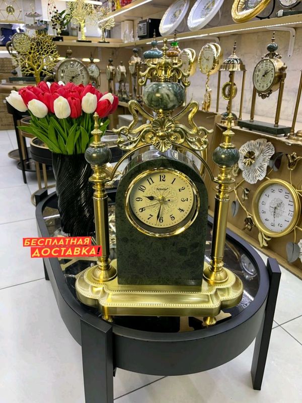Настольные часы Armens на мраморной основе Настольные часы Armens на мраморной основе
