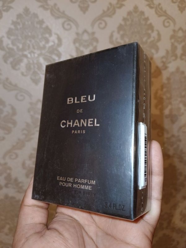 Срочно продам новый оригинал мужской духи CHANEL BLEU Срочно продам новый оригинал мужской духи CHANEL BLEU