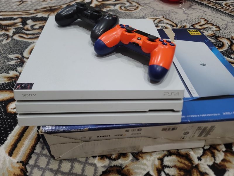 Sony Playstation 4 pro в отличном состоянии Sony Playstation 4 pro в отличном состоянии
