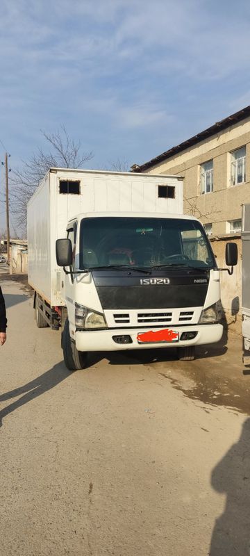 Isuzu 5 toisuzu 5 tonnali yurib turgan mashina dokumenti joyida