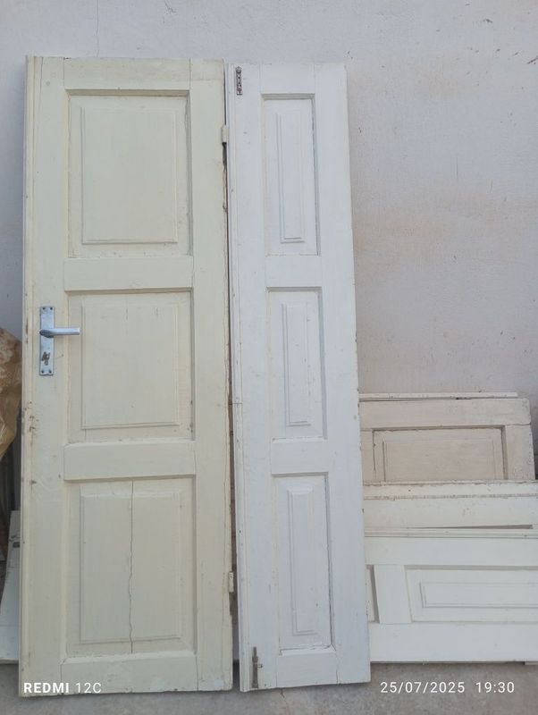 Eshiklar bor 2tasi 550ming bittasi sovga kelishilgan narxda beriladi Eshiklar bor 2tasi 550ming bittasi sovga kelishilgan narxda beriladi