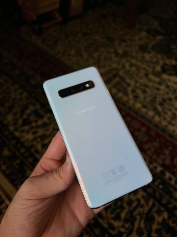 Samsung s10 128/8 gb ideal karobka bor Samsung s10 128/8 gb ideal karobka bor