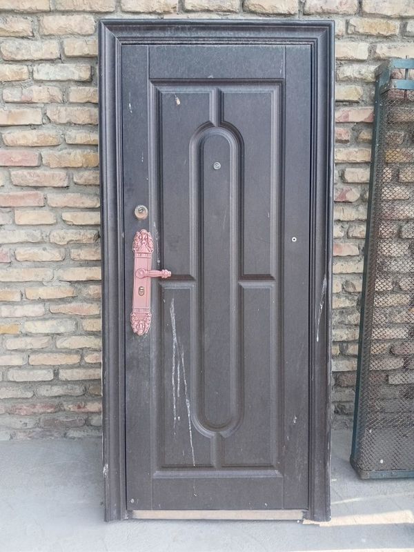 Eshik sotiladi temirlik