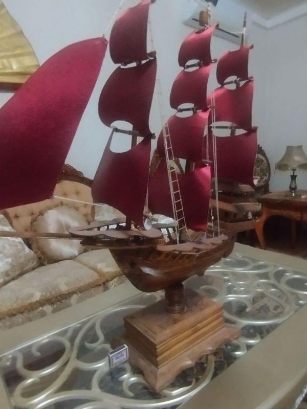 Продам корабль сувенир из дерева