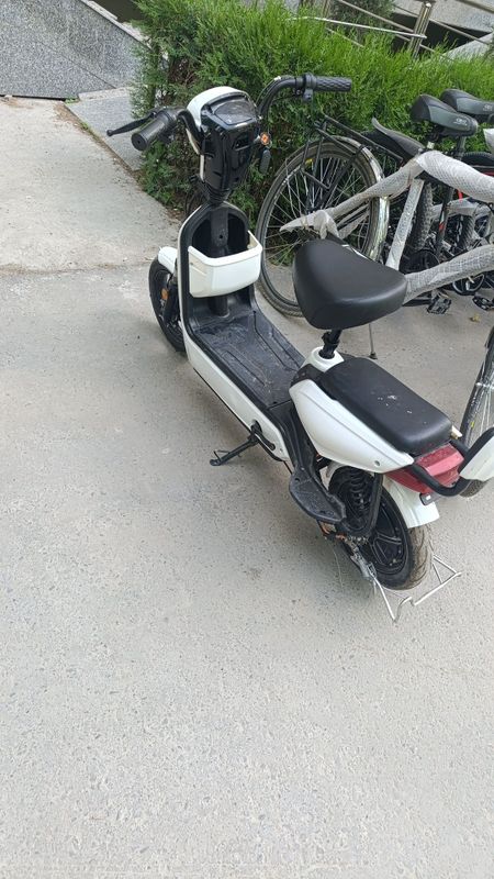 Срочно продам электроскутер Срочно продам электроскутер