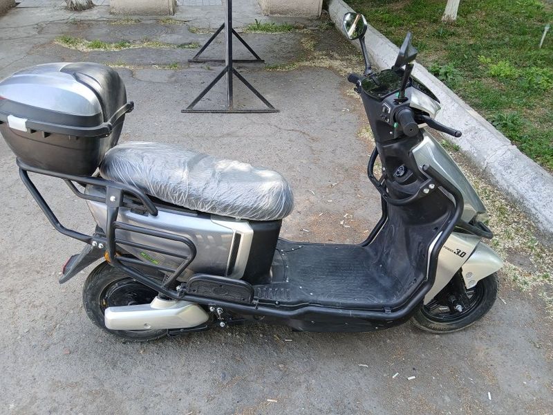 Holati yangi elektr skuter Holati yangi elektr skuter