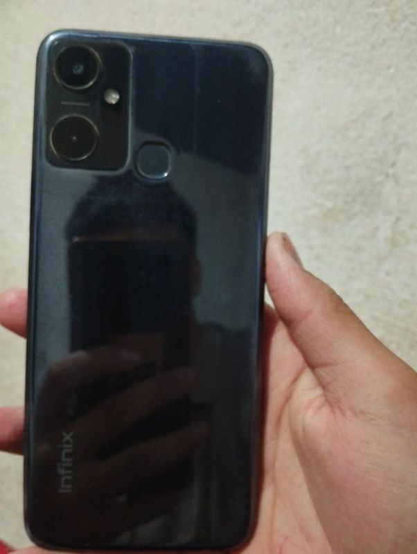 Infinix smart 6 plus holati yaxshi Infinix smart 6 plus holati yaxshi