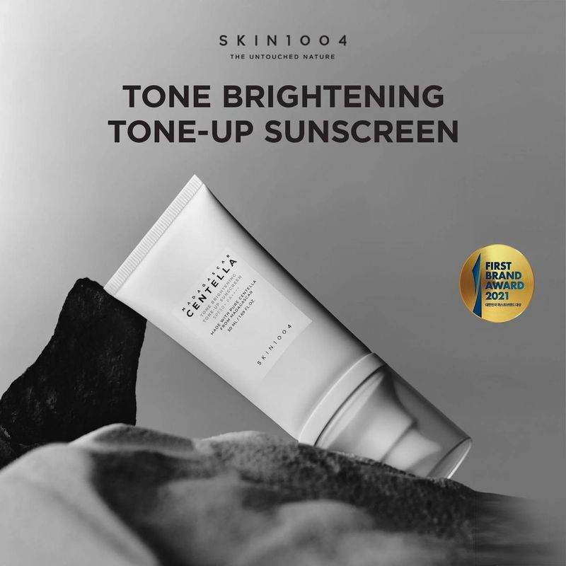 Солнцезащитный крем SKIN1004 Madagascar Centella Tone Brightening Tone-Up Sunscreen SPF50+ PA++++ Солнцезащитный крем SKIN1004 Madagascar Centella Tone Brightening Tone-Up Sunscreen SPF50+ PA++++