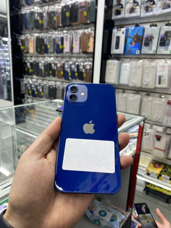 Продаю iPhone 12 в отличном состаяние