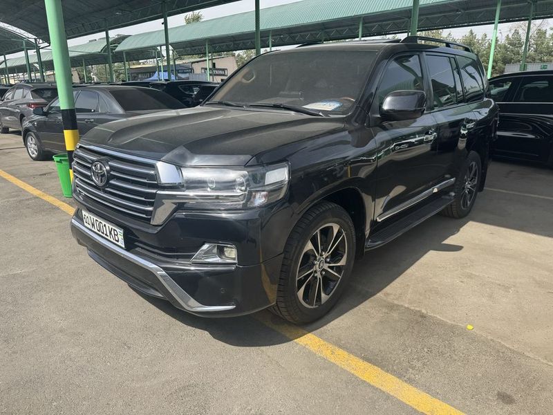 Toyota Land Cruiser Prado Qora 2011 yil Toza Oldi Restaling qilingan Toyota Land Cruiser Prado Qora 2011 yil Toza Oldi Restaling qilingan