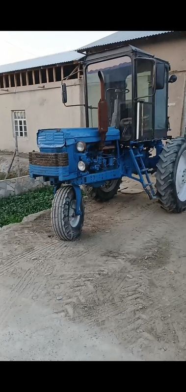 Traktor 28 va kultavatsyasi bilan Traktor 28 va kultavatsyasi bilan