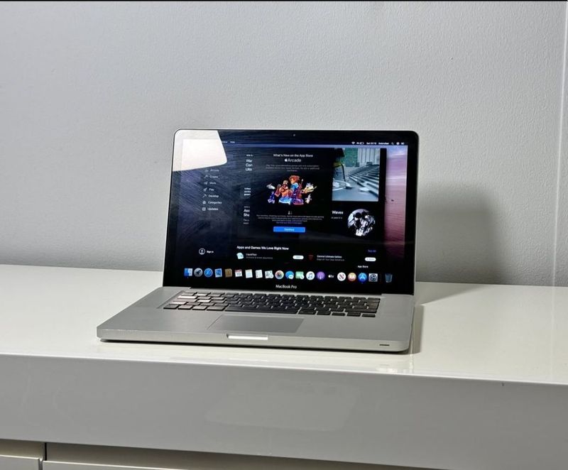 MacBook Pro 15 Sotiladi MacBook Pro 15 Sotiladi