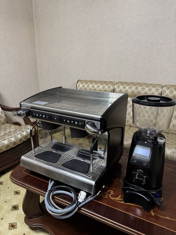 Продаётся кофемашина - кофе машина RANCILIO ITALIA + кофемолка EUREKA Продаётся кофемашина - кофе машина RANCILIO ITALIA + кофемолка EUREKA
