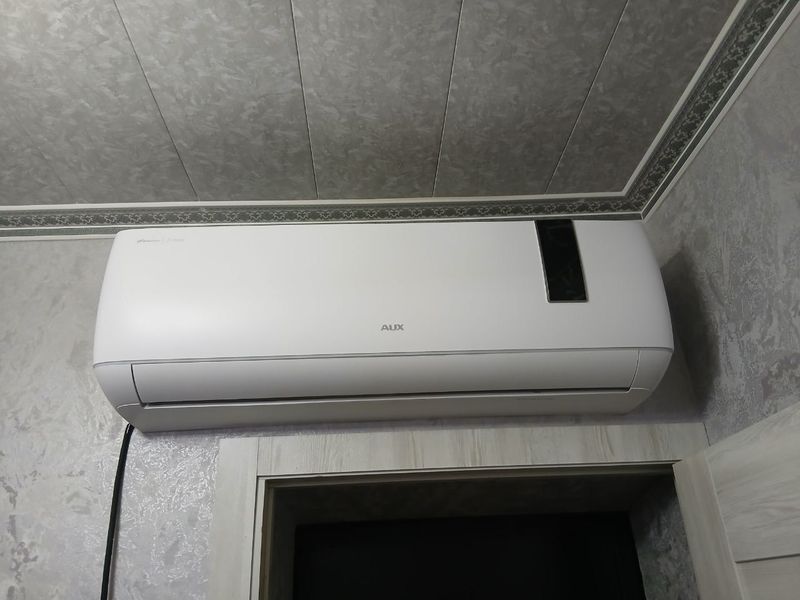 Kanditsioner Aux 18 talik