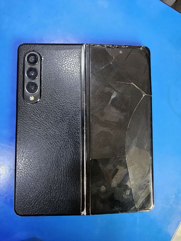 Samsung galaxy z fold 3