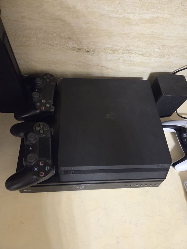 Playstation 4 slim Playstation 4 slim