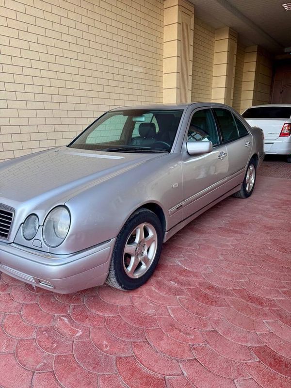 Mersedes Bens 210 avangard 1997 yil avtamat karobka elektroniy