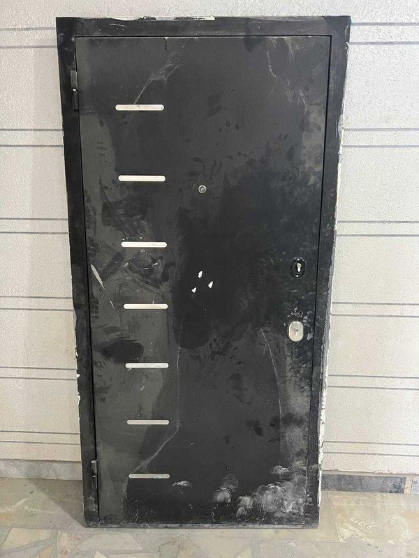 Продаются дверы. Размером 210х105 и 205х95 Продаются дверы. Размером 210х105 и 205х95