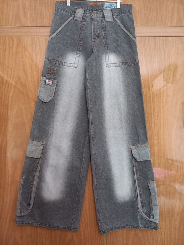 Джинсы LEVIS р.44-46 Джинсы LEVIS р.44-46