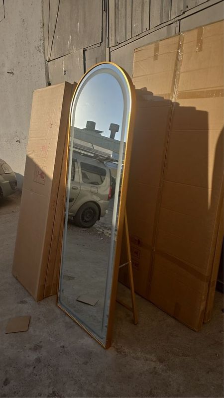 Зеркало напольное и настенное оригинал с лед подстветкой Зеркало напольное и настенное оригинал с лед подстветкой