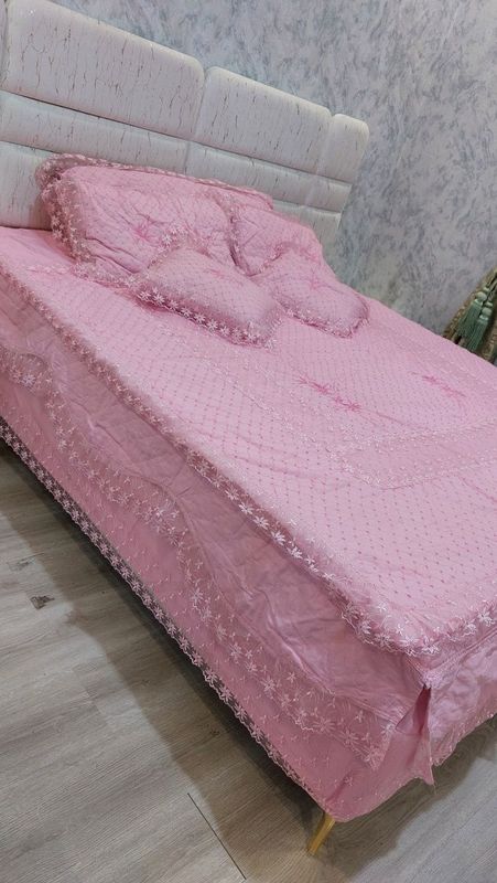 Pakrival 5 ta yostiqli padadyalnik pastel pakrival sotiladi Pakrival 5 ta yostiqli padadyalnik pastel pakrival sotiladi
