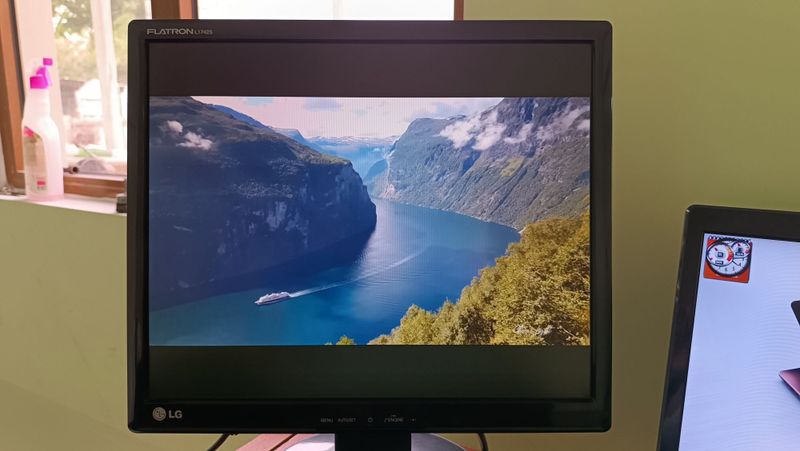 LG 17 monitor komp va nout uchun