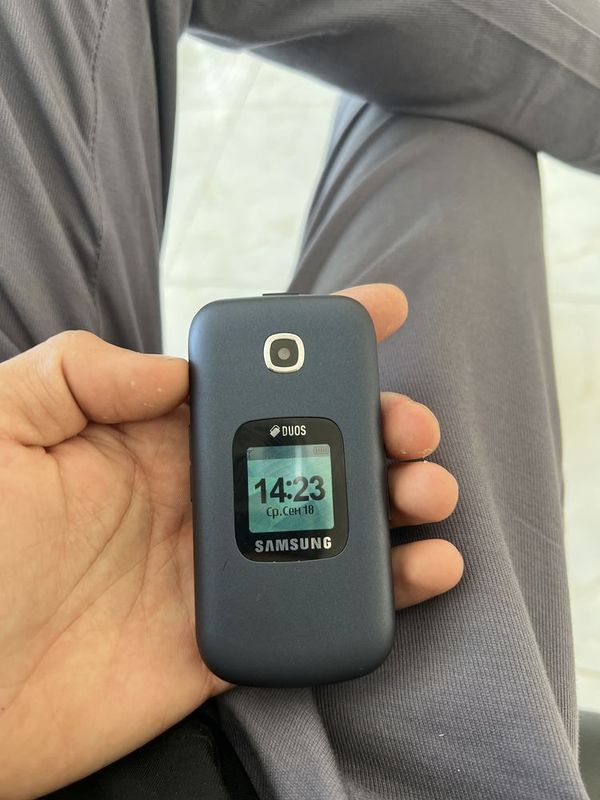 Samsung duos ochilib yopiladigan knopka kamerali 2 sim Samsung duos ochilib yopiladigan knopka kamerali 2 sim