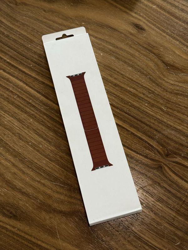 Оригинальный кожанный ремешок Apple Watch 45 mm