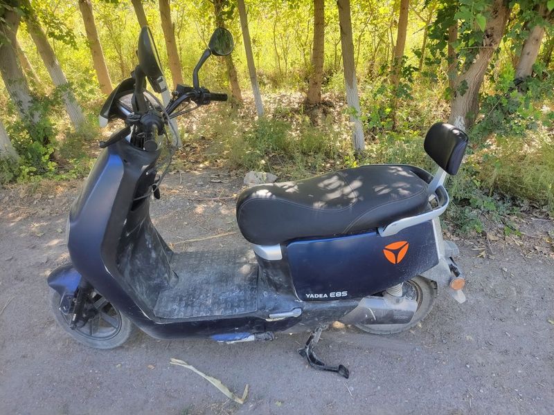 Yadea E8S skuter sotiladi Yadea E8S skuter sotiladi