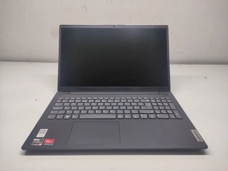Lenova V15 AMDRadeon5 7520U. 256gb 8azu