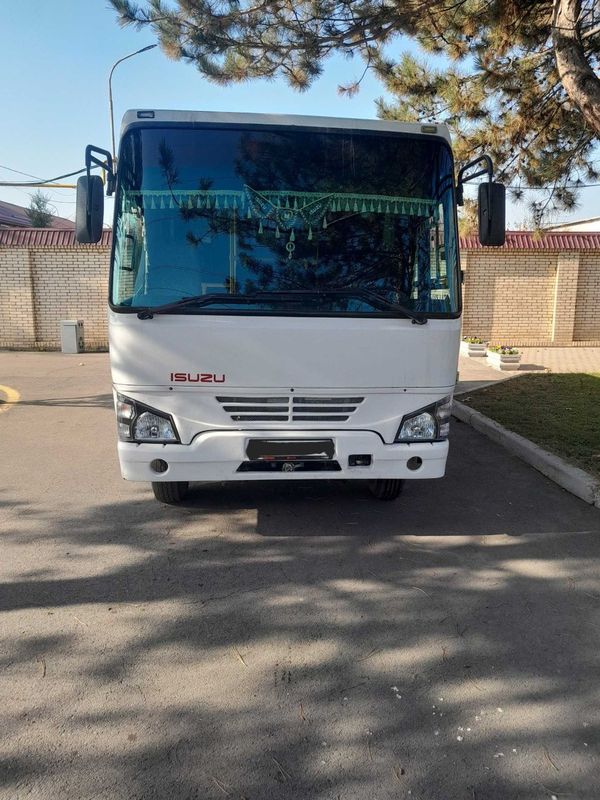 Isuzu aftobus 2008 yil Isuzu aftobus 2008 yil