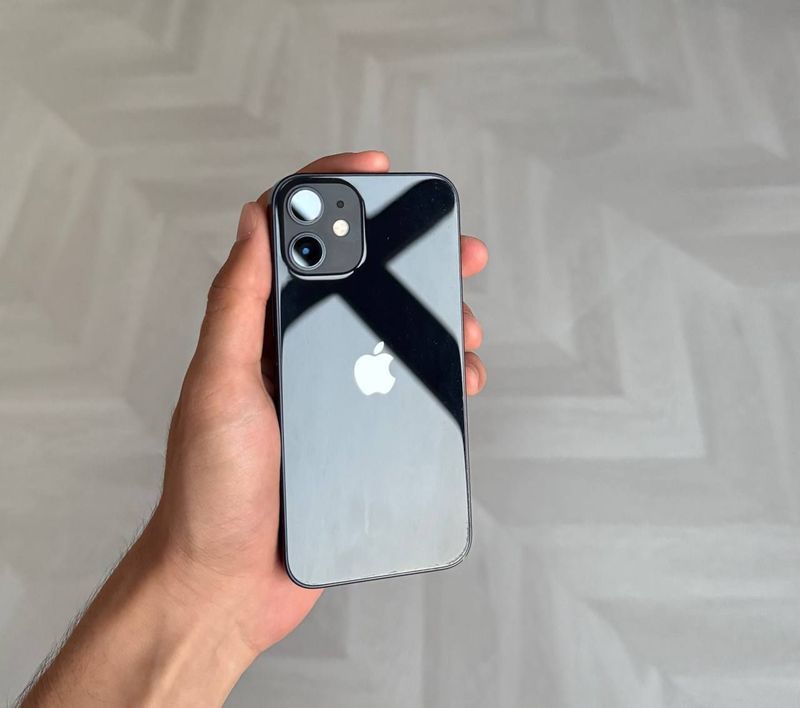 Продам телефон iPhone